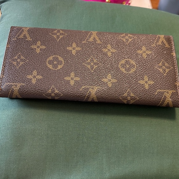 Very old and crusty Louis Vuitton Monogram card holder in Brown and Gold - Picture 1 of 6